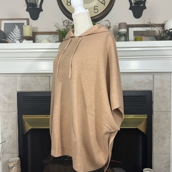 Lou & Grey Tan Hooded Cape with Kangaroo Pockets - Picture 7 of 11